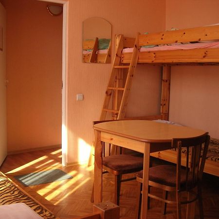 Elizabeth'S Yh Rooms Riga Exteriör bild