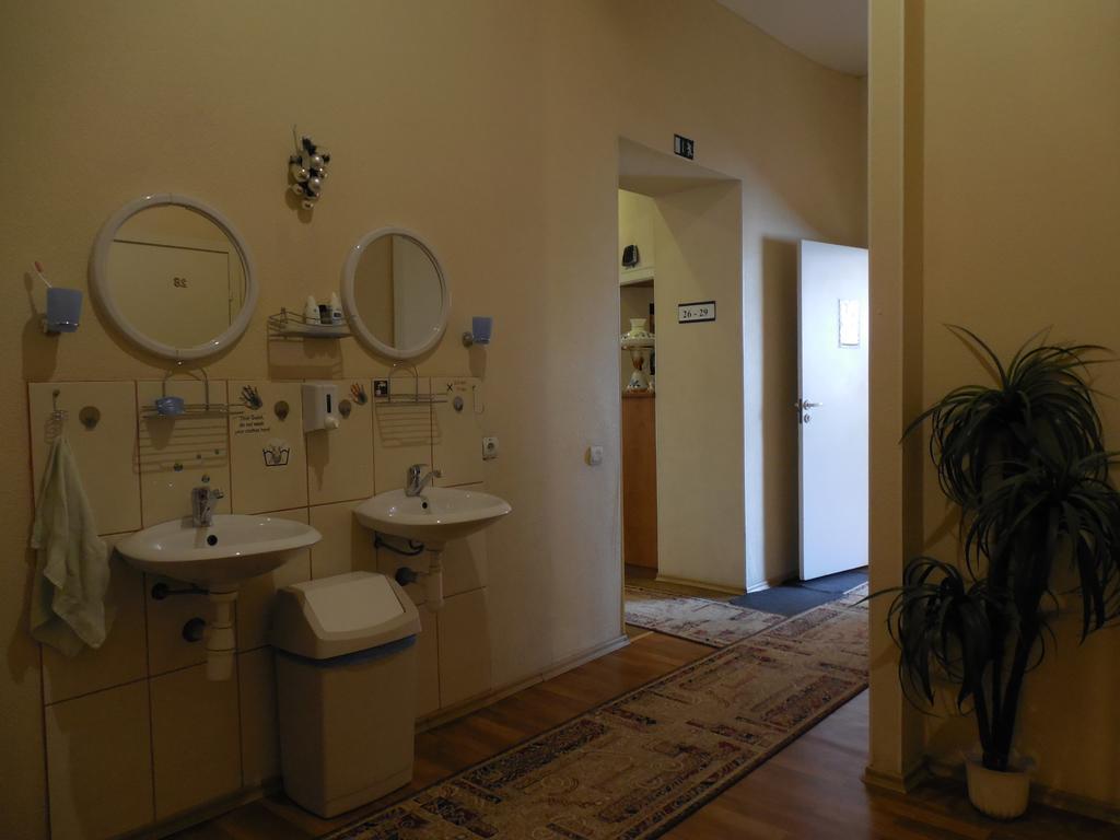Elizabeth'S Yh Rooms Riga Exteriör bild
