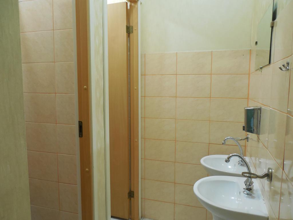 Elizabeth'S Yh Rooms Riga Exteriör bild