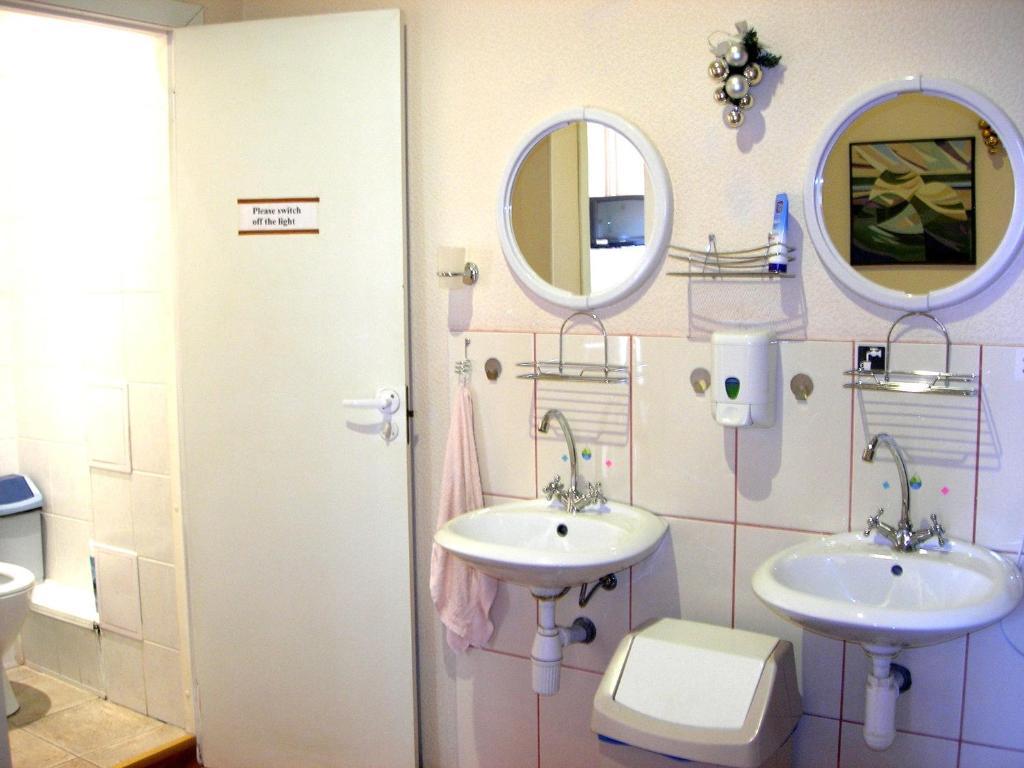 Elizabeth'S Yh Rooms Riga Exteriör bild